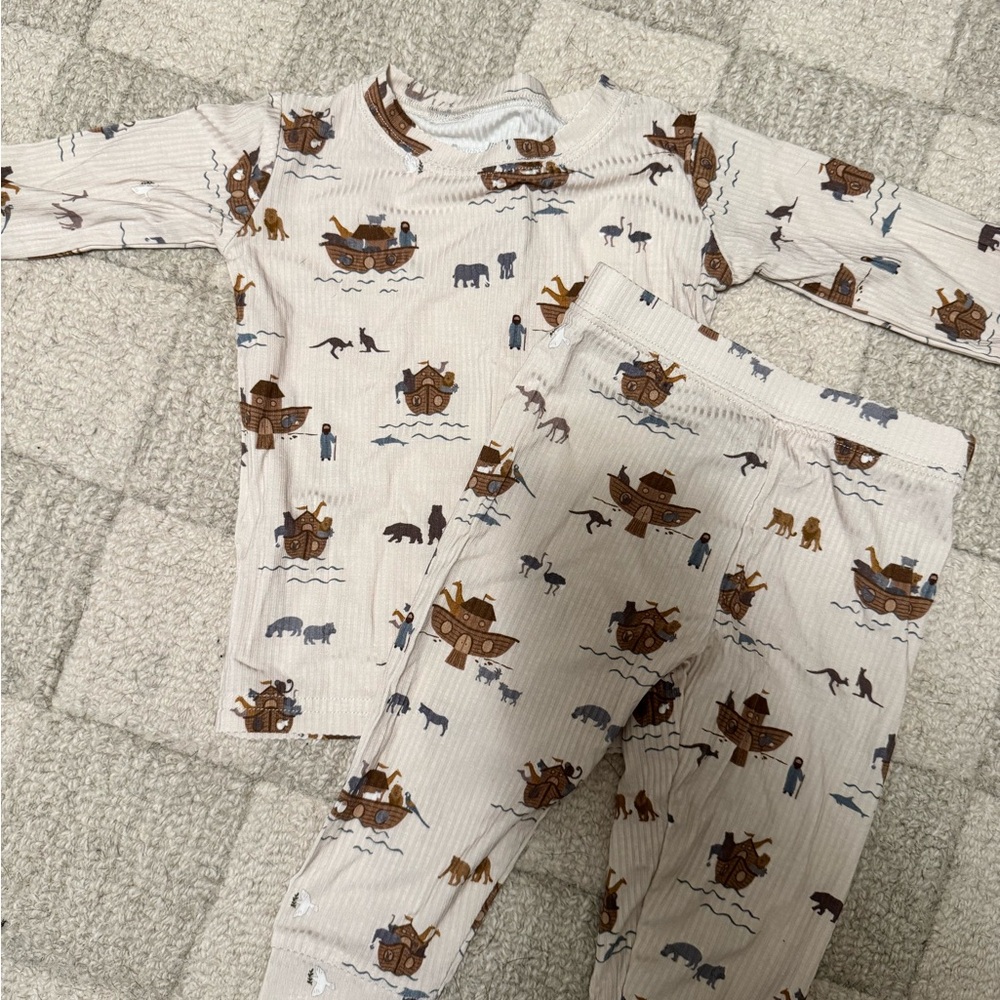NWT Brave Little Ones Noah's Ark Cream Printed Kids Pajama Set